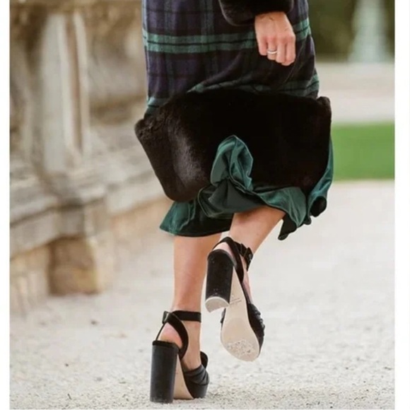 ANTONIO MELANI Black Velvet Heels with Rosette - Picture 7 of 7